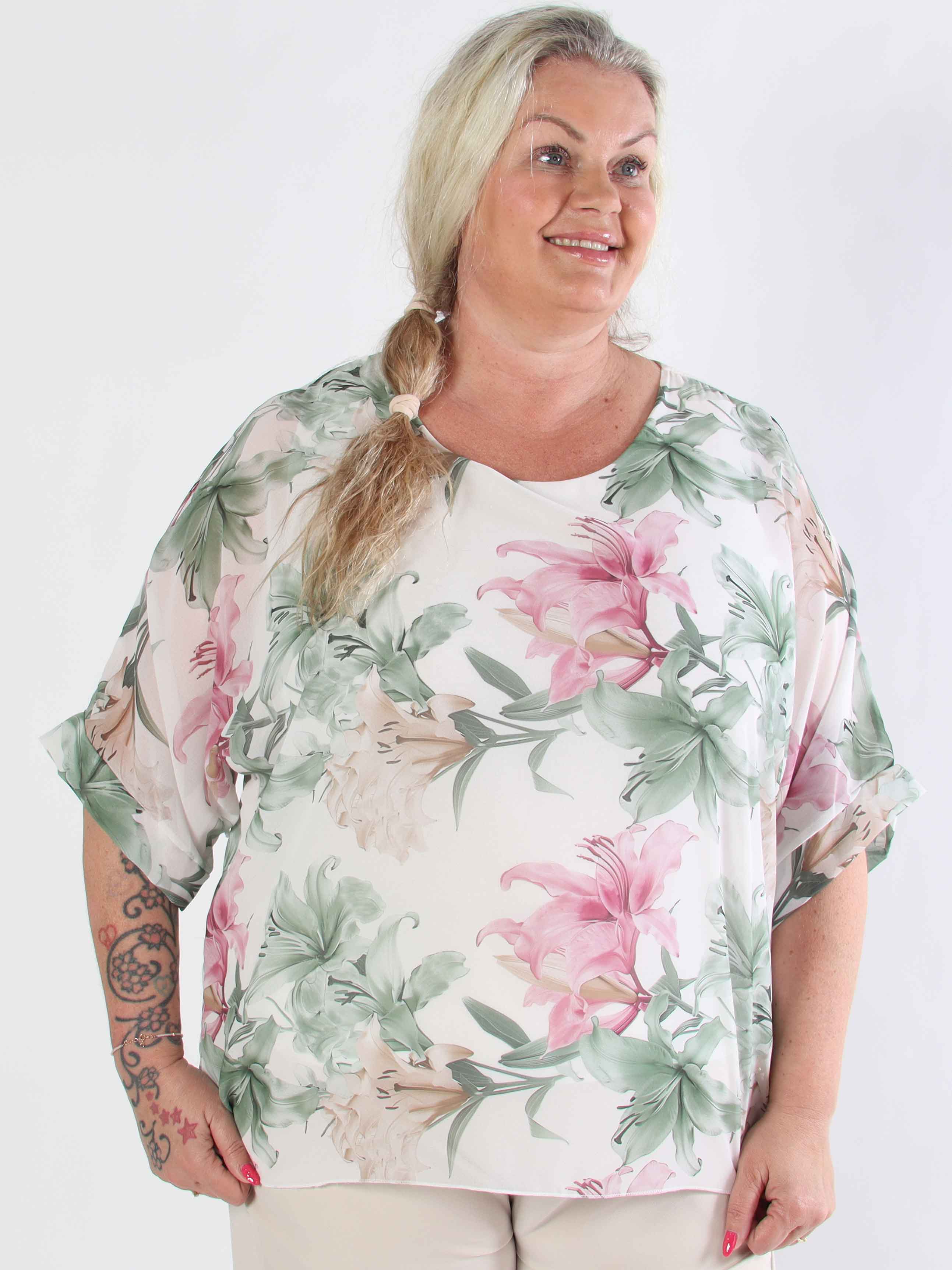 Minna - Blommig plus size-tunika i chiffong med viskostopp